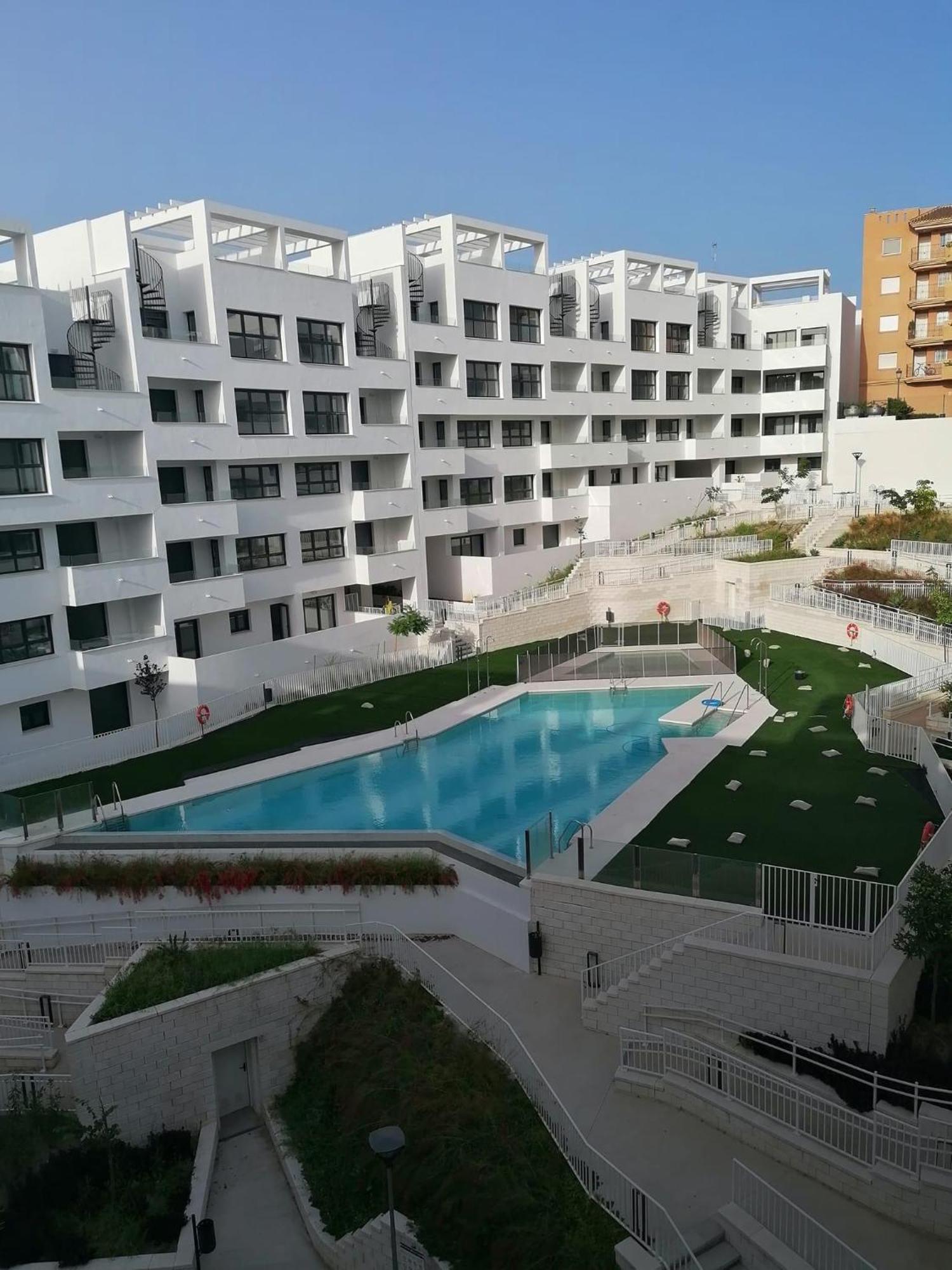 Appartamento New 3 Bed Town With Pool Estepona